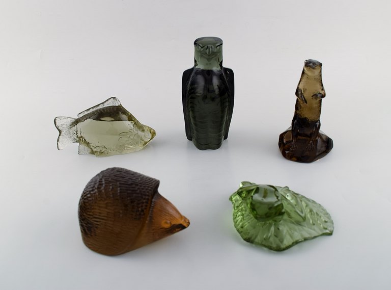 Paul Hoff for "Svenskt Glass". Five art glass figures in shape of a falcon, 
hedgehog, toad, otter and fish. WWF. Mid 20th century.
