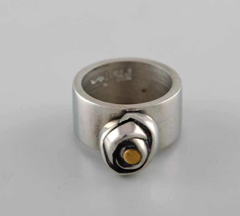 Micke Berggren, Sweden. Modernist ring in pewter and brass. Late 20th century.