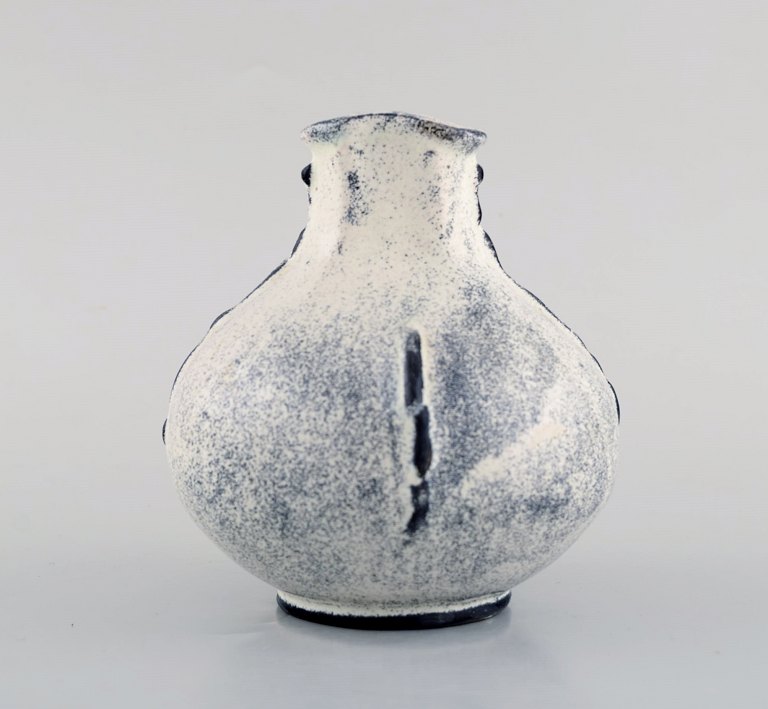 Svend Hammershøi for Kähler, HAK. Vase i glaseret stentøj. Smuk gråsort 
dobbeltglasur. 1930/40