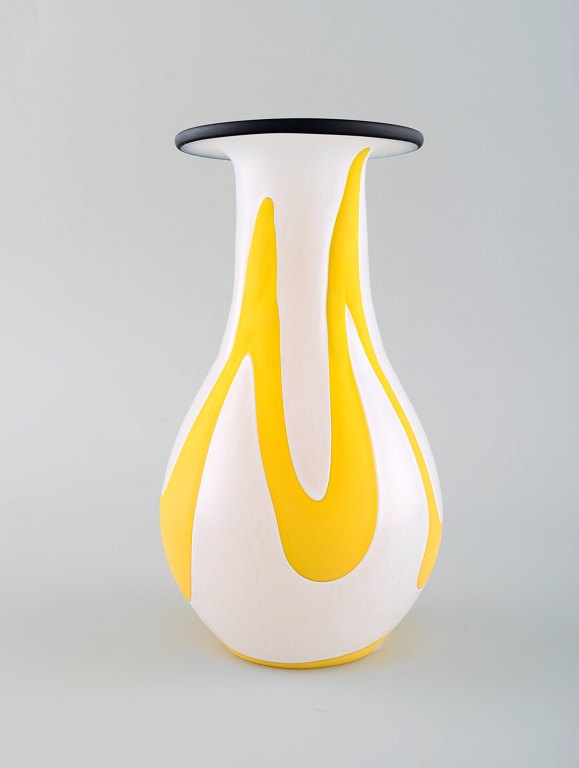 Ulrica Hydman Vallien for Kosta Boda. Vase i mundblæst kunstglas. 1980