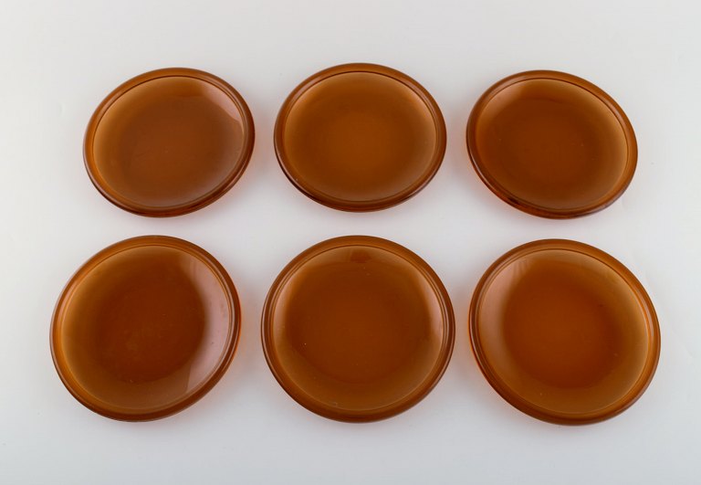 Kaj Franck for Nuutajärvi. Six Luna plates in smoke colored art glass. 1970