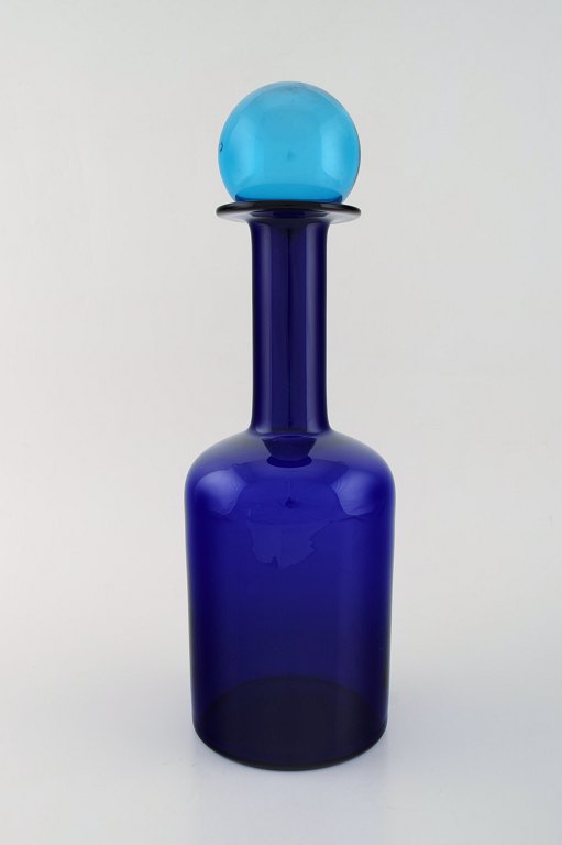 Otto Brauer for Holmegaard. Stor vase/flaske i blåt kunstglas med blå kugle. 
1960