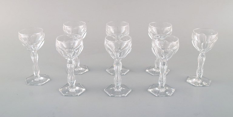Val St. Lambert, Belgium. Eight Lalaing glasses in mouth-blown crystal glass. 
1950 / 60