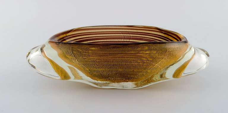 Large oval Murano bowl in mouth blown art glass with spiral design. 1960