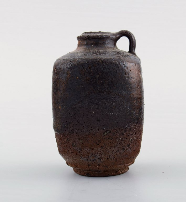 Gutte Eriksen, own workshop. Vase with handle in glazed stoneware. Raku-burnt 
technique. 1950