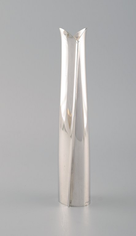 Tapio Wirkkala, Hopeakeskus, Tavastehus, Finland. Modernist vase in silver. 
Dated 1963.
