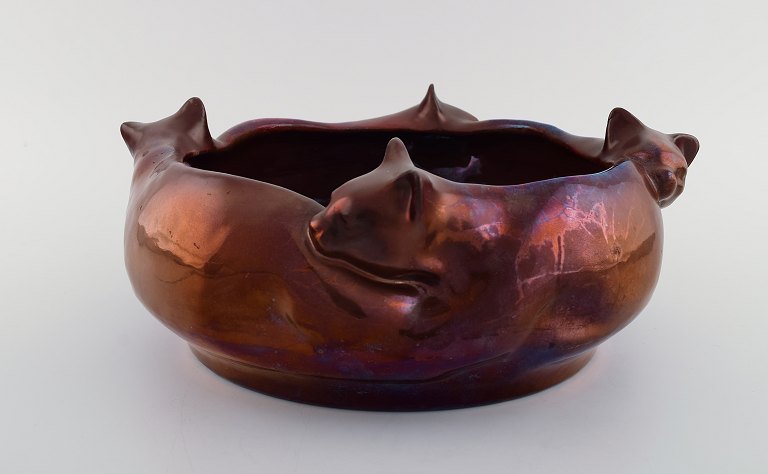 Karl Hansen Reistrup for Kähler. Rare bowl with cats in beautiful luster glaze. 
1890