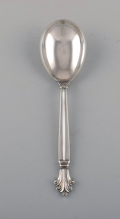 Johan Rohde for Georg Jensen. Tidlig Dronning gourmetske i sterlingsølv. Dateret 
1922.
