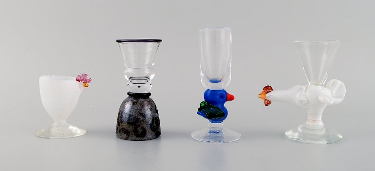 Ulrica Hydman Vallien for Kosta Boda. Fire unika glas / vaser i mundblæst 
kunstglas. Svensk design, 1980