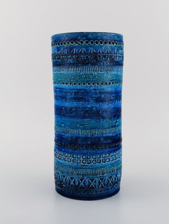 Aldo Londi for Bitossi. Cylindrical vase in Rimini blue glazed ceramics with 
geometric patterns. 1960