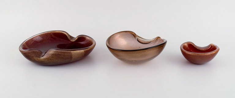 Tre organisk formede Murano skåle i mundblæst kunstglas. Italiensk design, 
1960