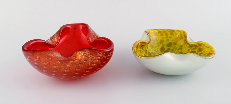 Two Murano bowls in mouth-blown art glass with inlaid bubbles. Italian design, 
1960s.
