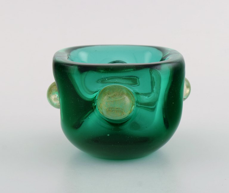 Murano bowl in green and gold-colored mouth-blown art glass. Italian design, 
1960s.
