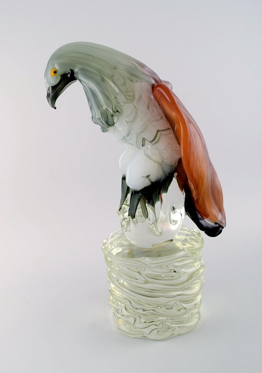 Danilo Zanella for Murano. Stor skulptur i mundblæst kunstglas. Ørn på pedestal. 
1980