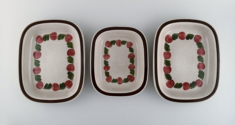 Jackie Lynd for Rörstrand. Three Birgitta serving dishes in hand-painted glazed 
stoneware. 1970s.
