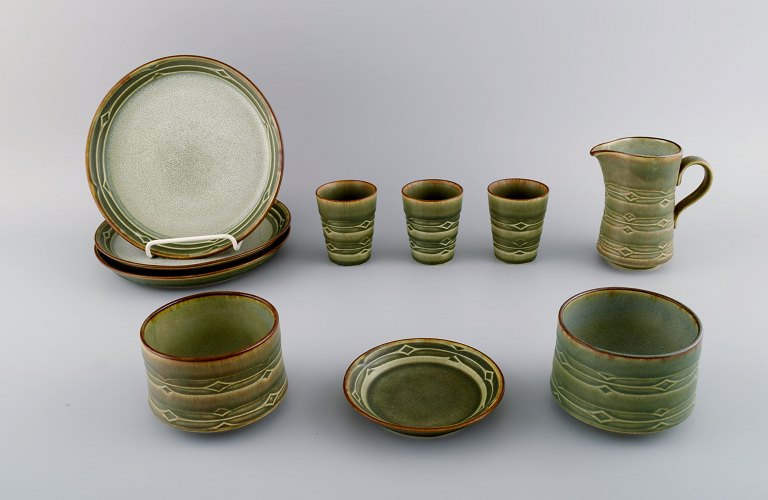 Jens H. Quistgaard (1919-2008) for Bing & Grøndahl. 10 parts Rune coffee service 
in glazed stoneware. 1960 / 70s.
