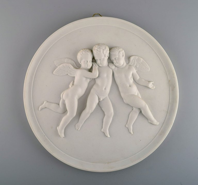 Bing & Grøndahl after Thorvaldsen. Antique biscuit wall plaque with angels in 
relief. 1870 / 80s.
