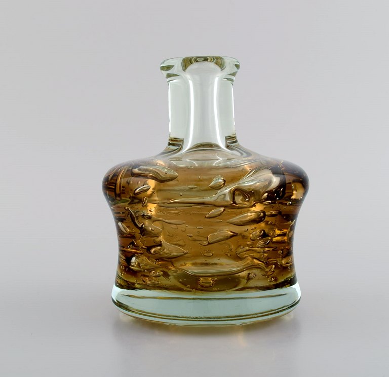 Bottle shaped Murano vase in clear and smoky mouth-blown art glass. Italian 
design, 1960 / 70s.
