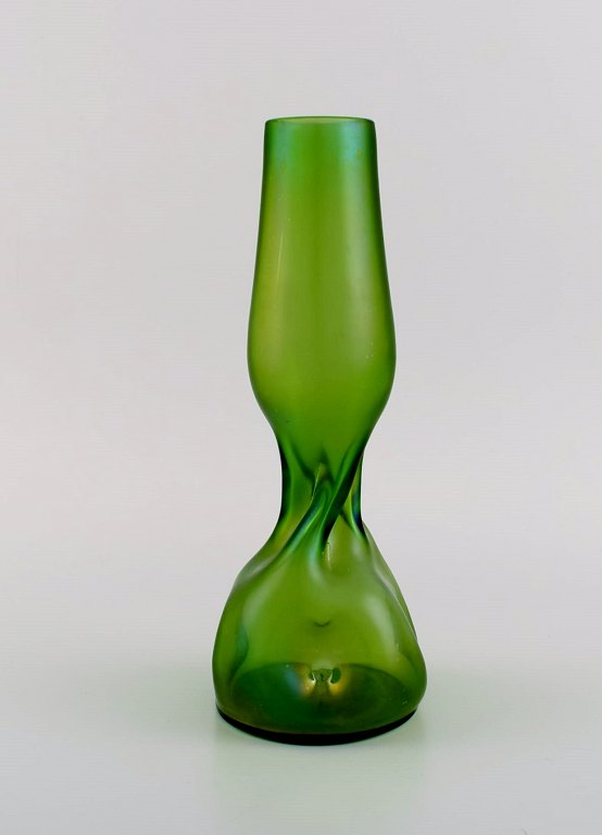 Pallme-König art nouveau vase in green mouth-blown art glass. Approx. 1910
