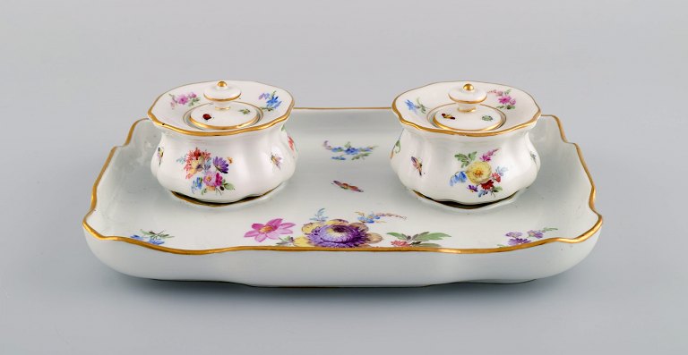 Antique Meissen inkwell in hand-painted porcelain with floral motifs and gold 
decoration. 19th century.
