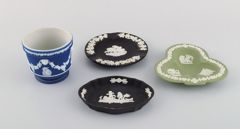Wedgwood, England. Three bowls / dishes and a vase in black, green and blue 
stoneware with classicist scenes in white. Early 20th century.
