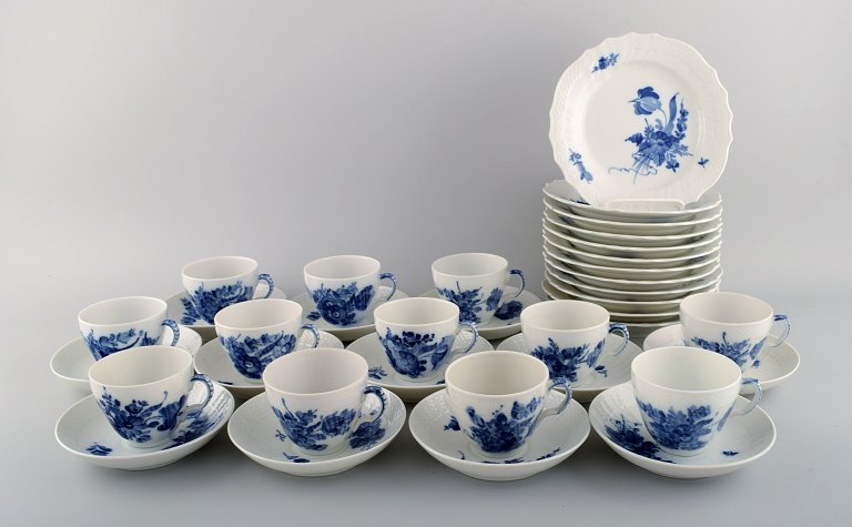 Royal Copenhagen Blue Flower Curved coffee service for twelve people. 1960s. 
Model number 10/1549.
