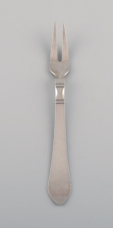 Georg Jensen Antik pålægsgaffel i sterlingsølv. Dateret 1933-1944. 
