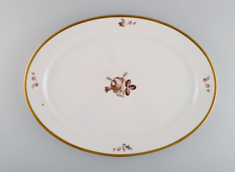 Oval Royal Copenhagen Brown Rose serving dish. Model number 688/9010. Dated 
1962. Two pieces in stock.
