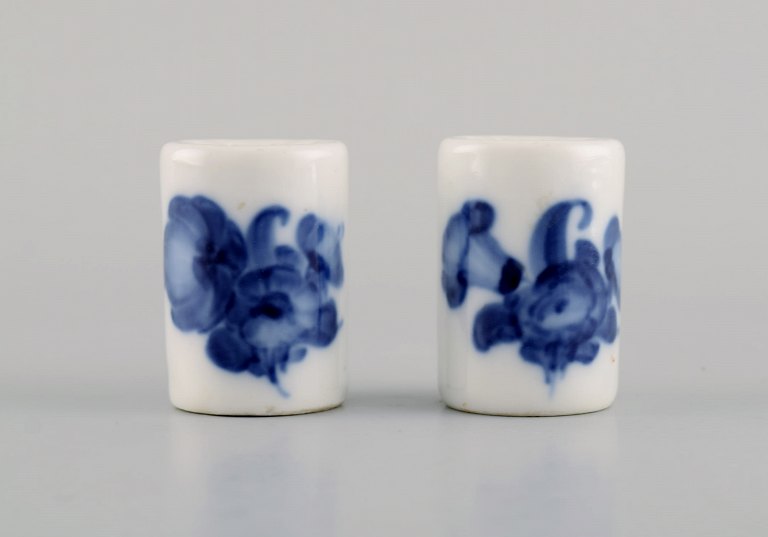 Two Blue Flower Braided Salt Shakers. Early 20th century.
