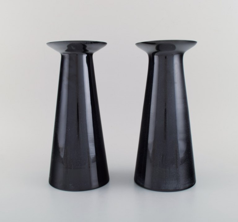 Stölzle-Oberglas, Austria. Two Beatrice and Nora vases in black art glass. White 
interior. 1980s.
