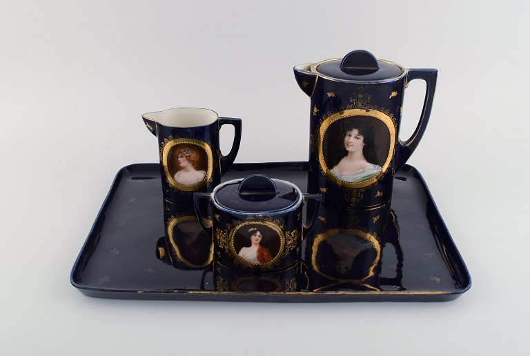 Antique coffee service in hand-painted porcelain with motifs of young women in 
profile and gold decoration. Vienna, late 19th century.
