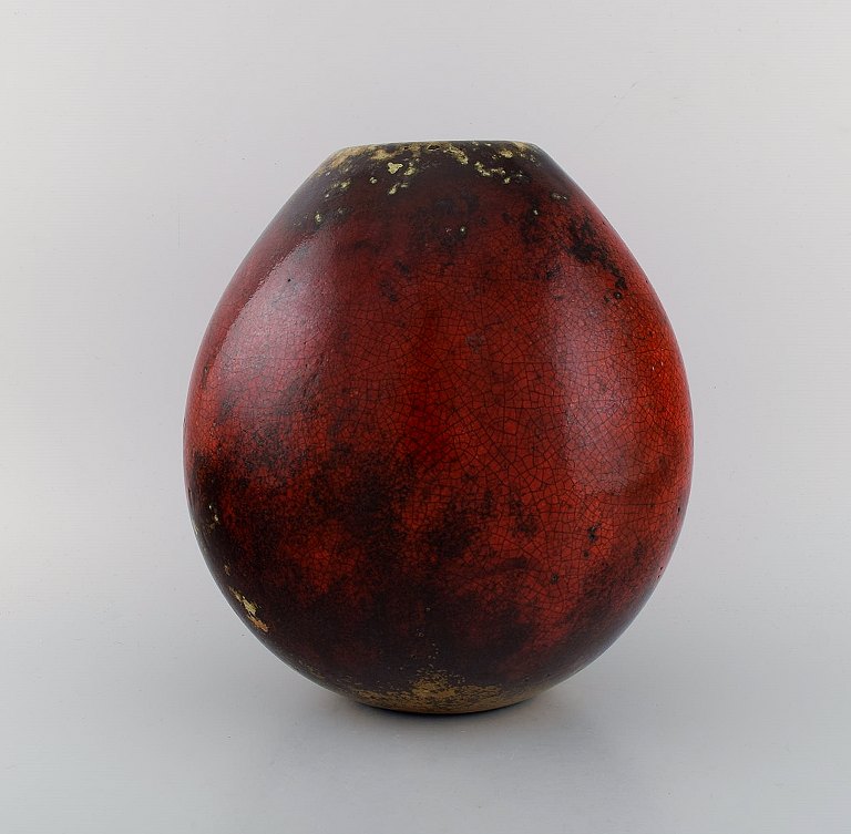 Hans Hedberg (1917-2007) for Biot. Large unique vase in glazed crackle ceramics. 
Beautiful glaze and stylish design, 1980s.
