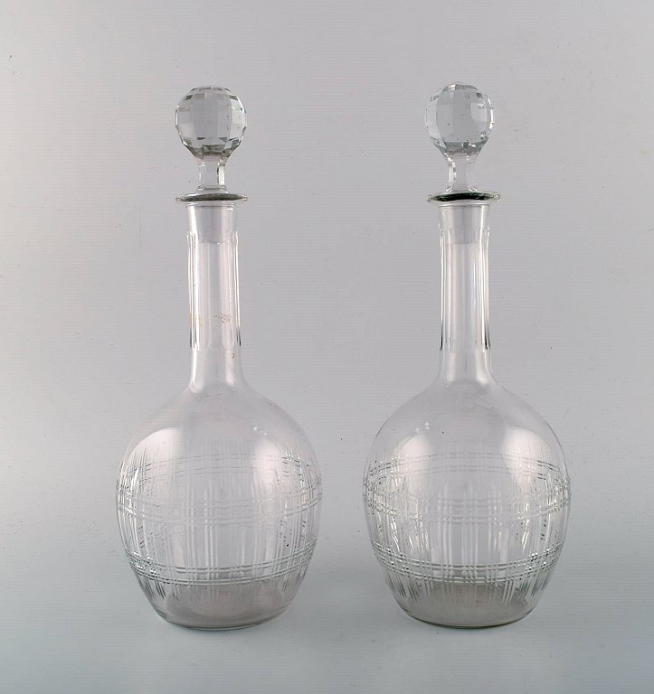 Baccarat, Frankrig. To art deco Cavour karafler i mundblæst krystalglas. 
1920/30