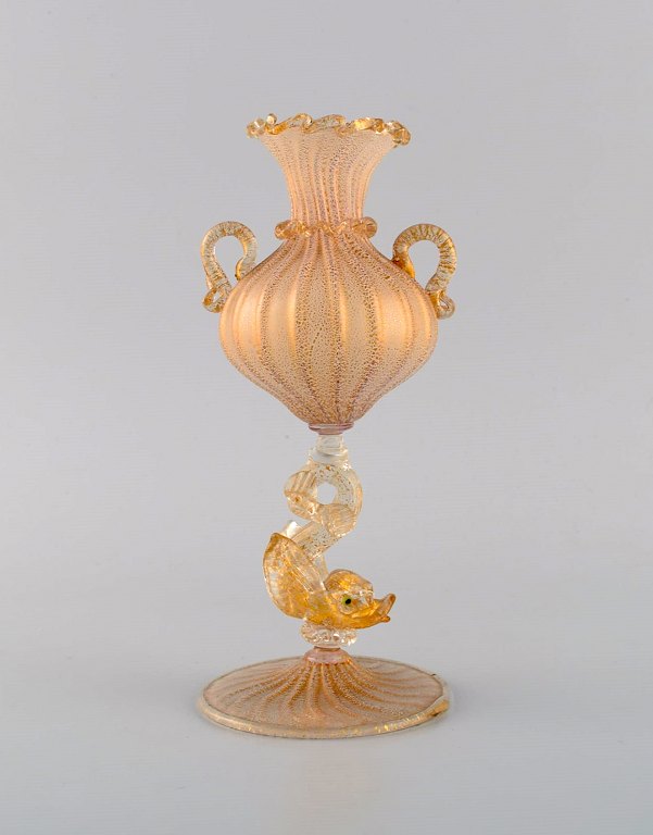 Barovier og Toso, Venedig. Sjælden organisk formet vase i mundblæst kunstglas. 
Italiensk design, midt 1900-tallet.
