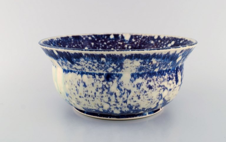 European studio ceramicist. Large unique bowl in glazed ceramics. Beautiful 
speckled glaze in sand and purple shades. Late 20th century.
