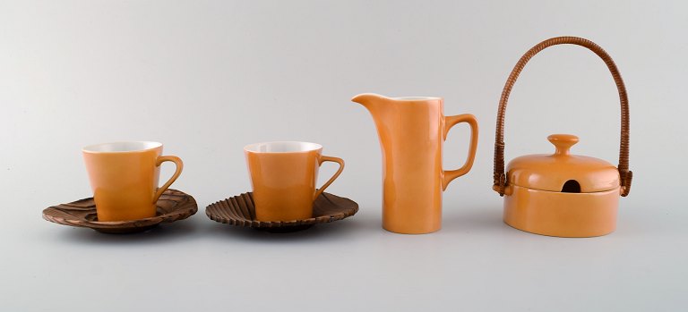 Kenji Fujita for Tackett Associates. Porcelain coffee service for two people. 
Dated 1953-56.
