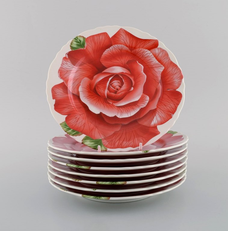 Emilio Bergamin for Taitù. Otte Romantica tallerkener i porcelæn med blomster. 
Italiensk design. Dateret 1994.
