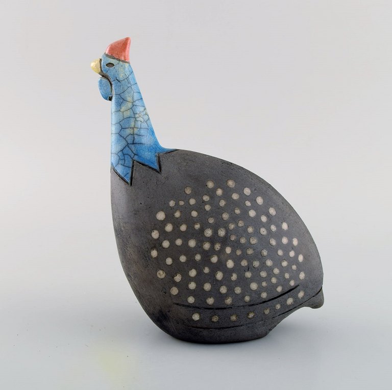 South African studio ceramist. Unique bird in hand-painted glazed ceramics. Late 
20th century.
