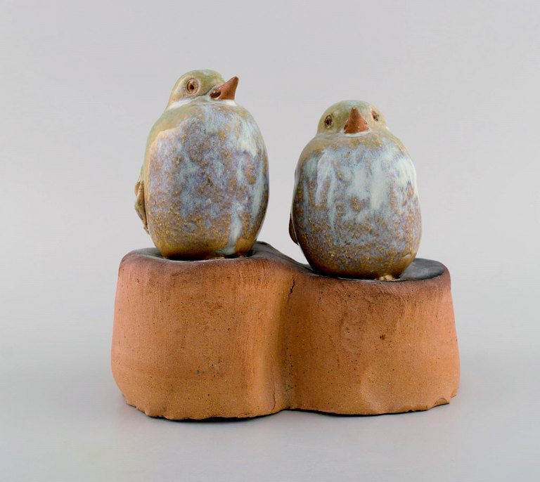 Janne Fagerfäldt (b. 1941), Sweden. Unique sculpture in glazed stoneware. Two 
birds. 1970s.
