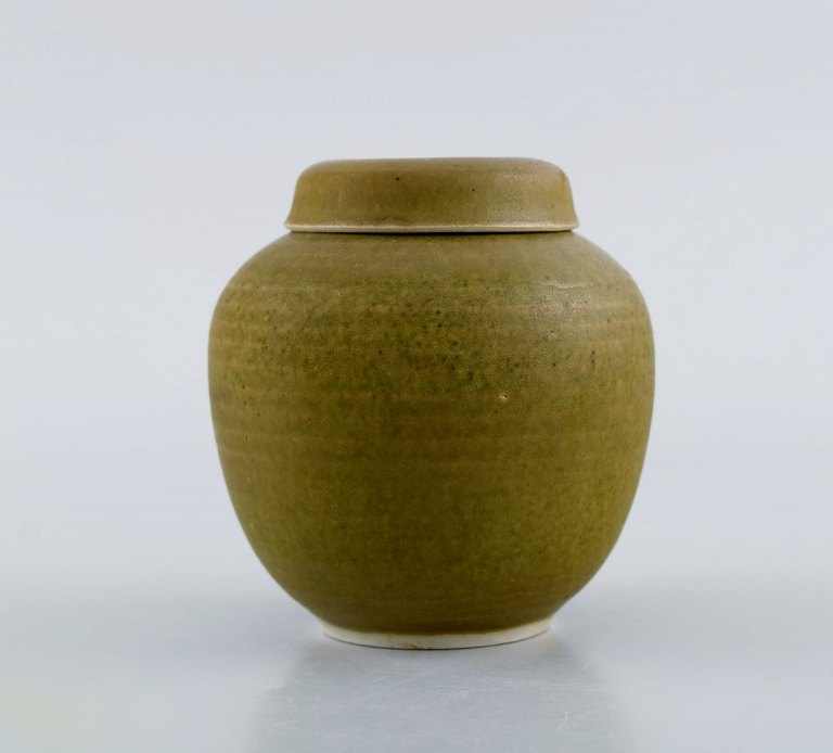 Susanne & Christer, Sweden. Lidded jar in glazed ceramics. Beautiful glaze in 
light earth tones. Late 20th century.
