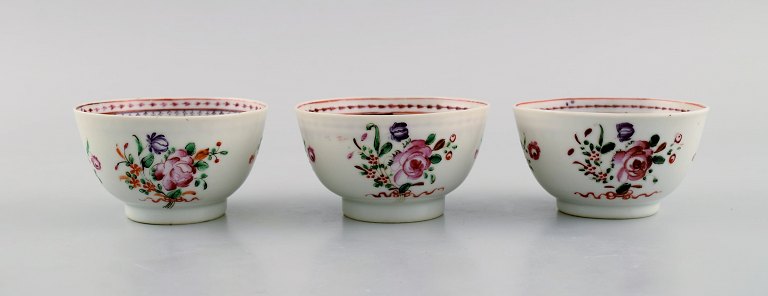 Three antique Chinese teacups in hand-painted porcelain. Qian Long (1736-1795).
