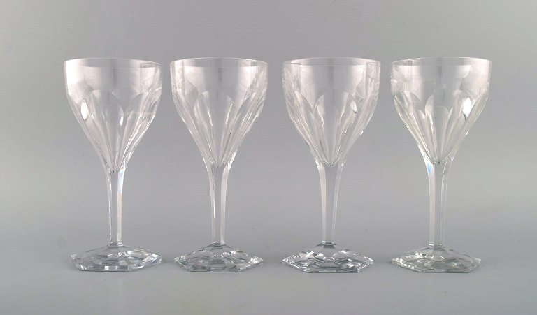 Val St. Lambert, Belgium. Four Legagneux red wine glasses in clear mouth-blown 
crystal glass. Mid-20th century.
