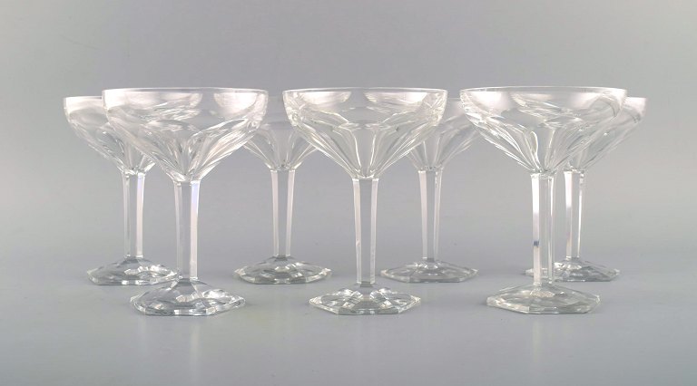 Val St. Lambert, Belgium. Seven Legagneux champagne bowls in clear mouth-blown 
crystal glass. Mid-20th century.
