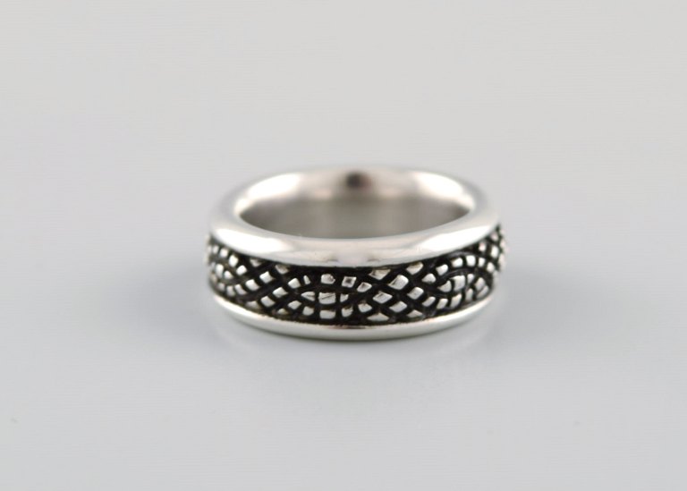 Lene Munthe for Georg Jensen. Ring in sterling silver. Model 426. Late 20th 
Century.
