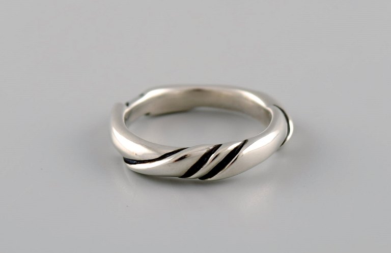 Ole Kortzau for Georg Jensen. Ring in sterling silver. Model 238. Late 20th 
Century.
