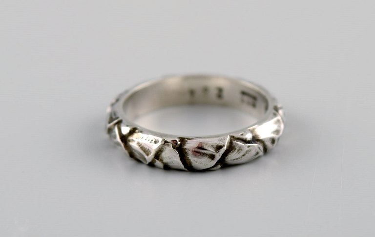 Georg Jensen ring i sterlingsølv. Model 28A. Sent 1900-tallet.
