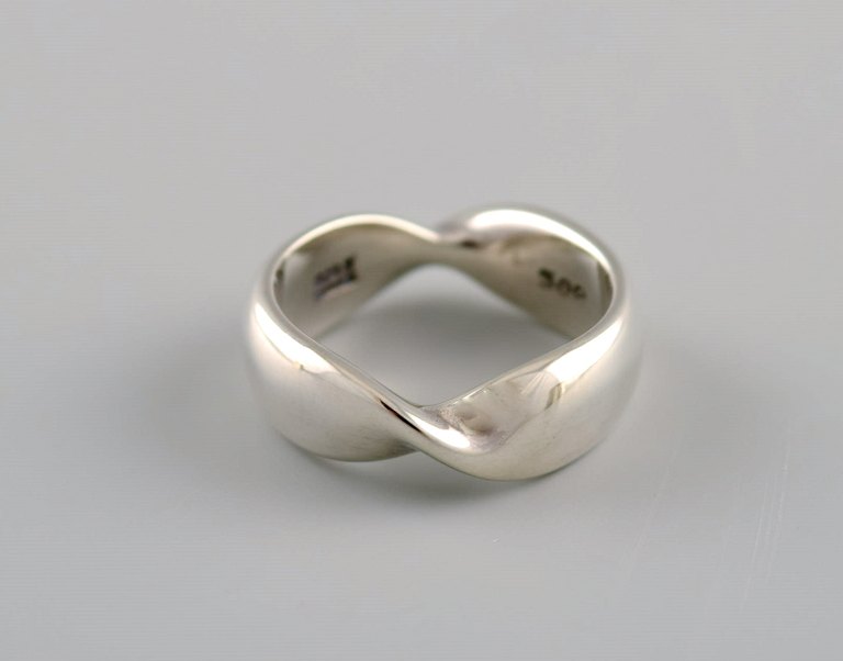 Georg Jensen ring i drejet sterlingsølv. Model 308. Sent 1900-tallet.
