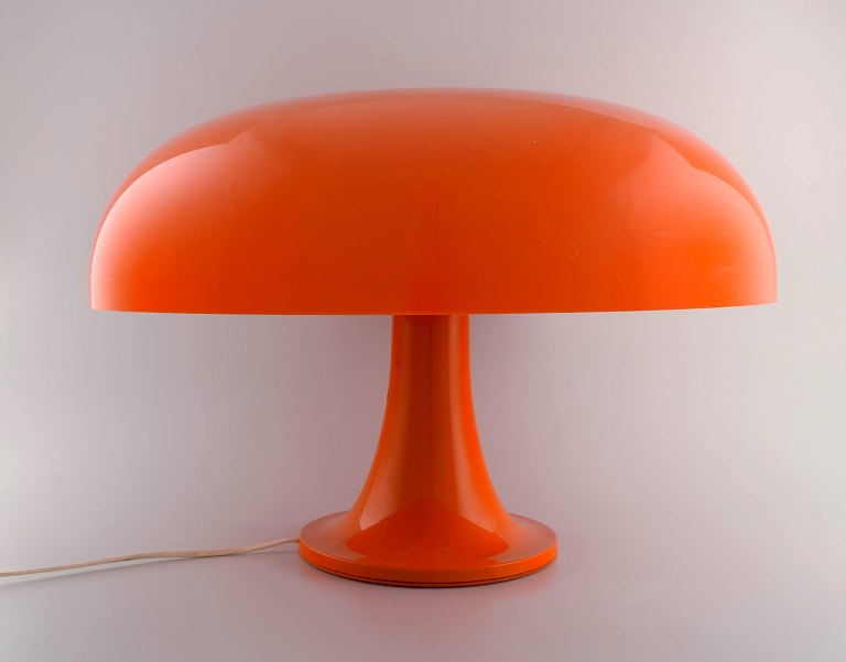 Giancarlo Mattioli for Artemide. Large orange Nesso table lamp. Italian design, 
1970s.
