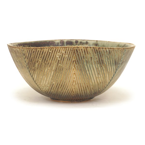 Axel Salto sungglazed stoneware bowl. Signed Salto for Royal Copenhagen. H: 
12cm. D: 27,3cm