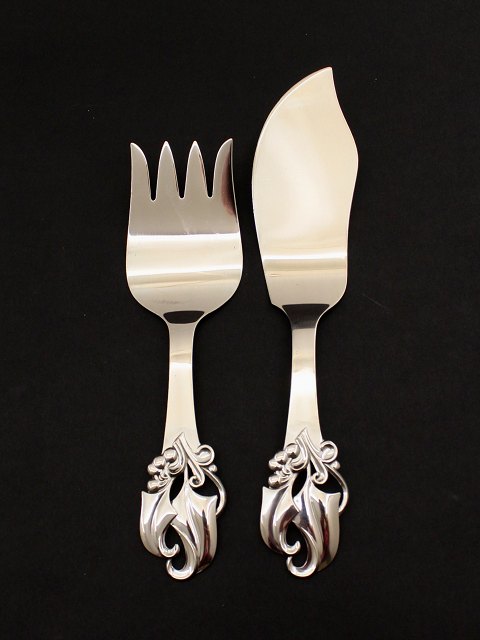 Fish serving set